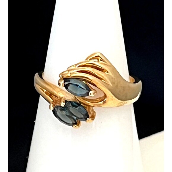 Vintage Ring Size 7 Victorian Style Hand Holding Blue Crystal 14K Gold Plate 14Y - Picture 1 of 3